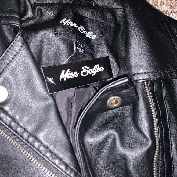 Leather jacket ! - Picture 2 of 2